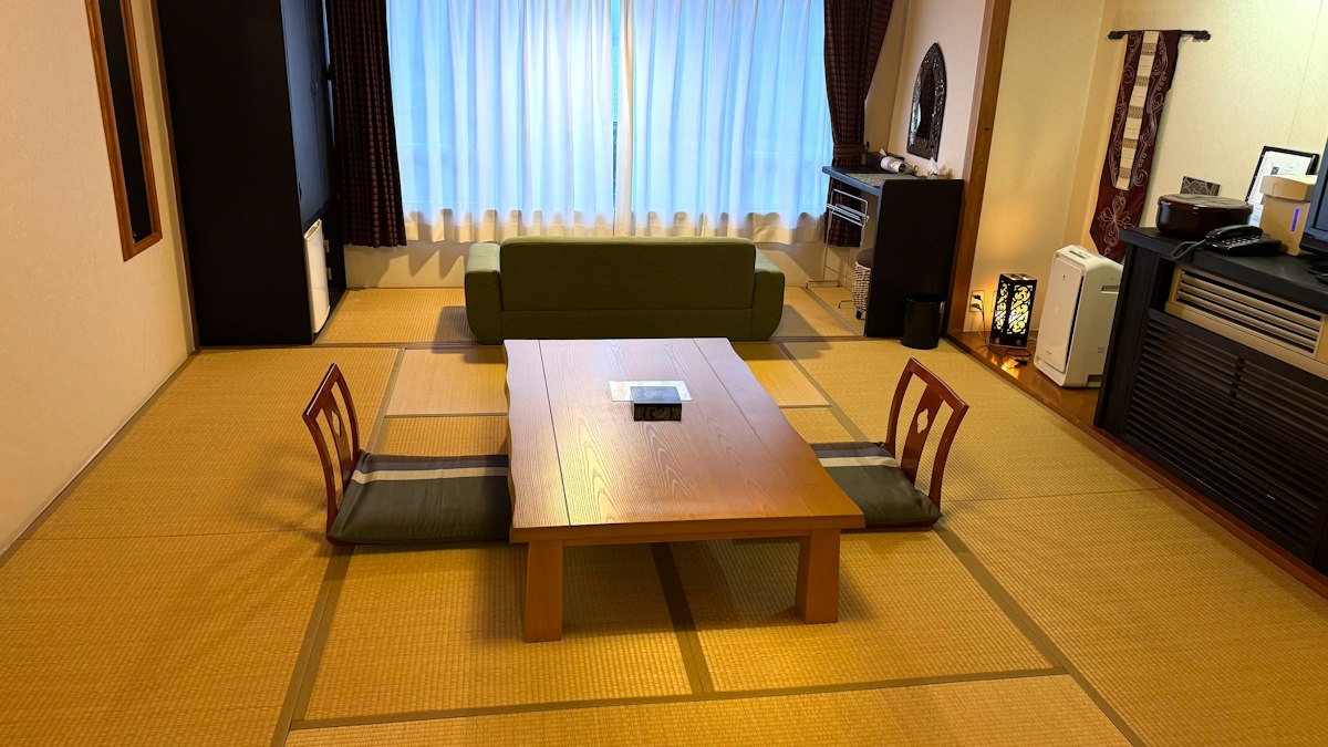 座卓のある畳の部屋